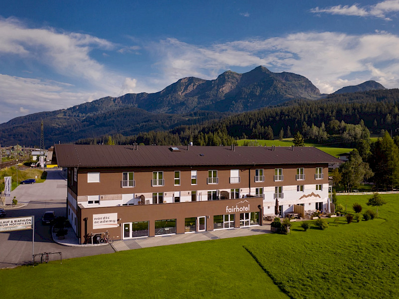 Das Hotel im Sommer
