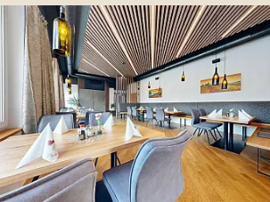 Panorama Asia Restaurant Kostenlos mit dem Zug nach St.Johann in Tirol