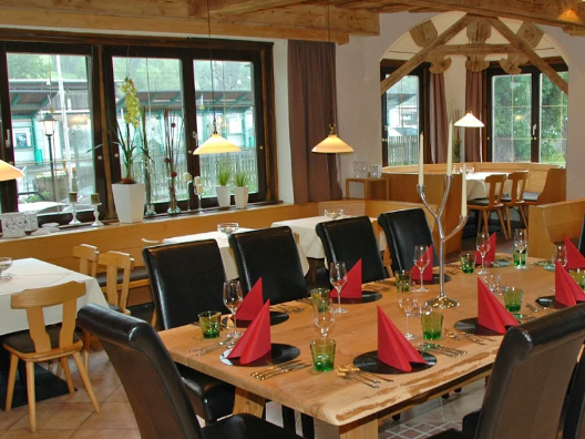 FINK´S RESTAURANT direkt neben den Bahnhof kostenlos mit dem Zug nach St.Johann in Tirol